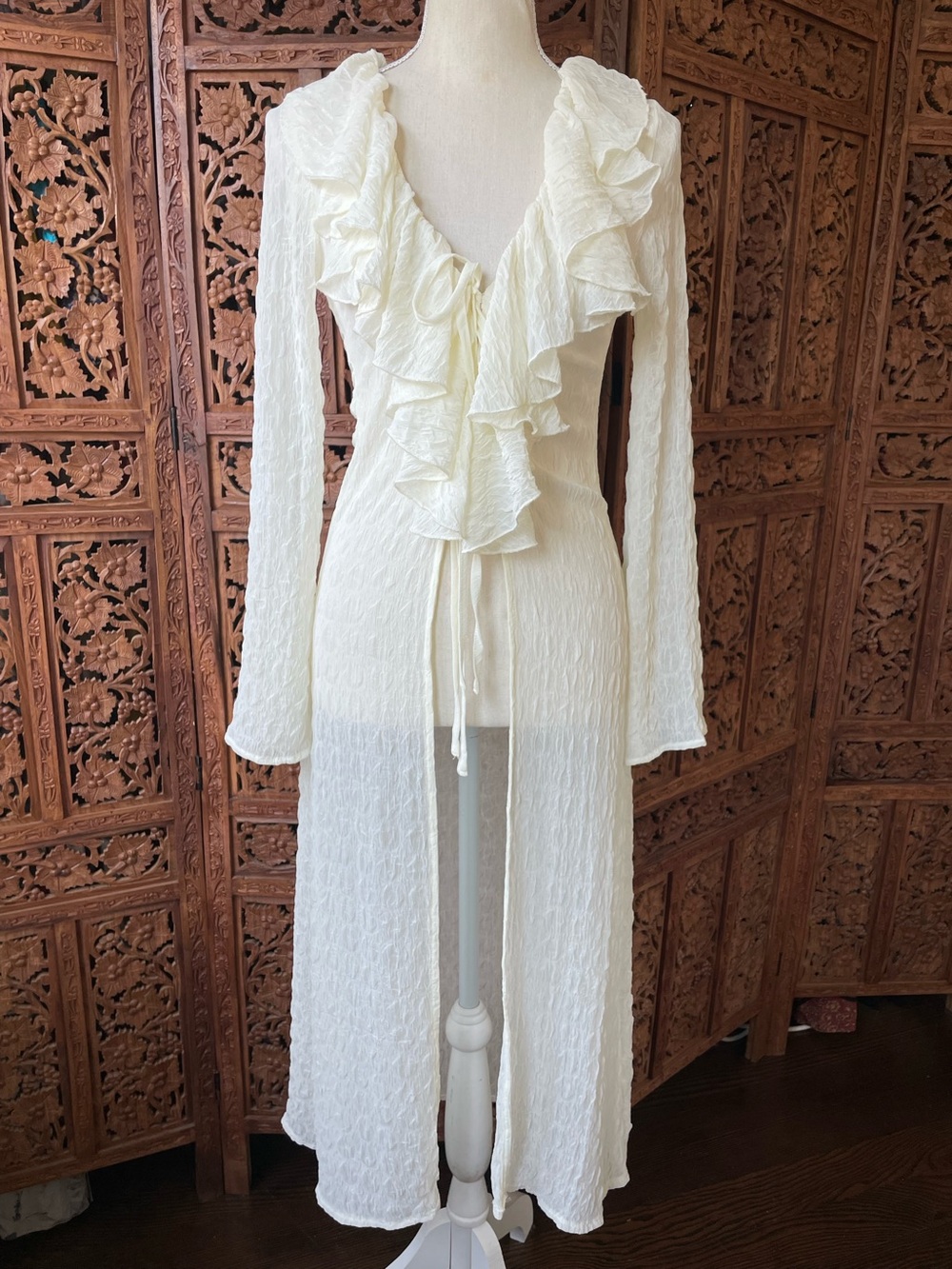 Hesperus White Textured Ruffle Duster